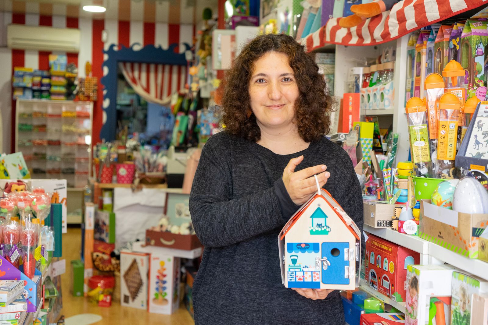 La Laura a la seva botiga de joguines, Saltimbanqui